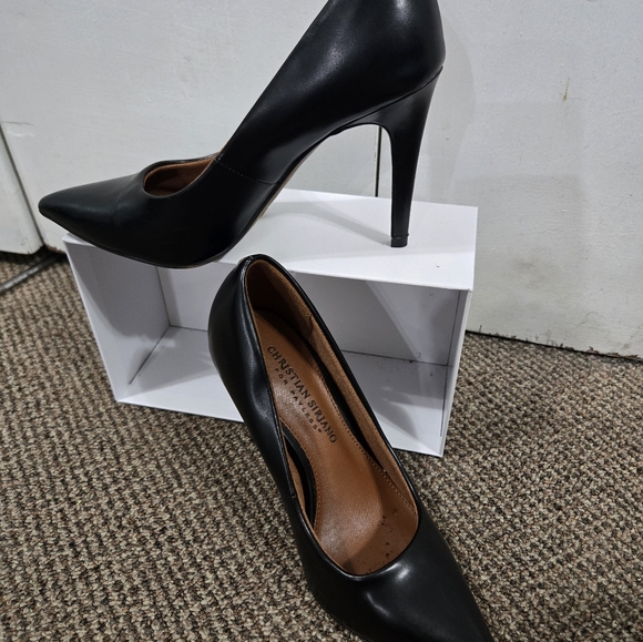 Heels - Picture 4 of 5